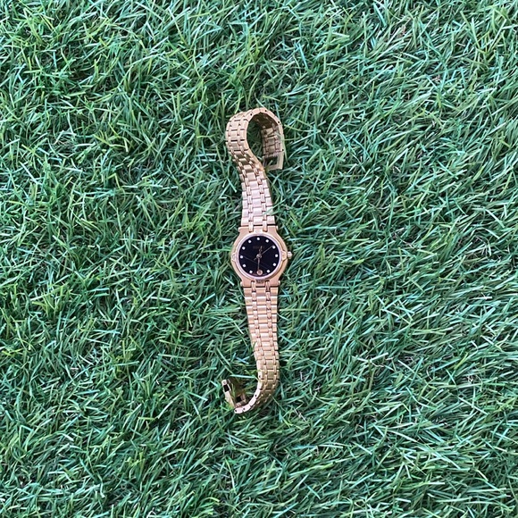 GUCCI DIAMOND S-STEEL BLACK DIAL GOLD-TONE WOMEN'S WATCH 9200L-0037540 - Picture 5 of 10